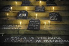 Dia Internacional de Combate à Violência contra a Mulher foi marcado com um protesto que ocorreu na cidade do Rio de Janeiro