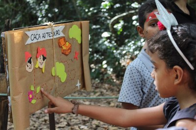 A criançada e os pais participaram de oficinas, trilhas temáticas, atividades educativas e brincadeiras tradicionais
