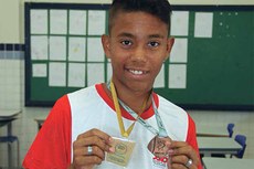 Apesar de receber propostas para estudar em escolas particulares de renome na capital paraibana, Leonardo não deseja sair da sua escola