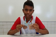 Leonardo Lima Silva, 12 anos, é aluno do 8º ano da Escola Municipal Olívio Ribeiro Campos