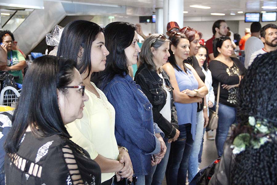 1 MÉDICOS CUBANOS DEIXAM A PARAÍBA - ( Foto Edson Matos )   (84).jpg