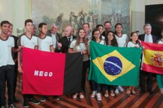 Ricardo, junto aos estudantes: “Antigamente só quem fazia intercâmbio internacional eram os filhos dos ricos”