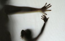 No Facebook, a mulher disse que não tem condições financeiras de criar as meninas, que o pai delas é ausente e que ela estava passando dificuldades