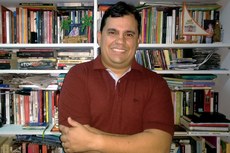 Idealizador do site, jornalista recifense Ney Anderson destaca desafio em se trabalhar com o livro no Brasil