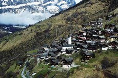 Vista do vilarejo de Albinen, na Suíça