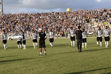 Clube decidiu não recorrer à justiça comum e começa a dispensar seus atletas