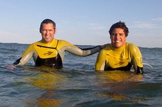 O jovem Ian se inspira no pai, Fábio Gouveia, primeiro brasileiro na história a ganhar um campeonato mundial de surfe