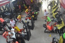 Jogadores do Auto Esporte trabalhando na academia, buscando o reforço muscular para a temporada de 2018