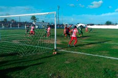O clube adotou o Carneirão , em Cruz do Espírito Santo, para fazer os seus jogos e não teve sucesso nem de público nem de nível técnico