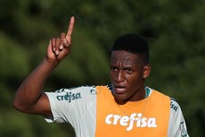 Mina só iria para o Barcelona após a Copa do Mundo, mas tanto o atleta como o clube resolveram antecipar a transferência