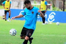 O atacante Nando foi um dos destaques do Botafogo contra o Santa Cruz