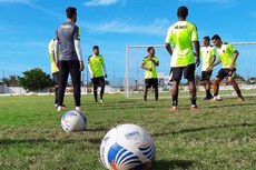 Jogadores do Belo treinam sob o comando do técnico Itamar Schulle, visando a partida que pode garantir o primeiro lugar antecipado da fase classificatória e vantagem nos jogos finais