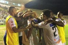 Numa noite em que tudo deu certo, o Botafogo venceu o Ceará com ampla vantagem para o jogo de volta