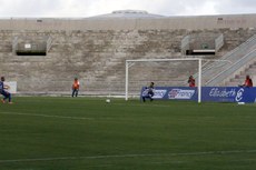 Num jogo de muita marcação, o Belo conseguiu vencer o Atlético de Cajazeiras, no último minuto da partida, por 2 a 1, no Estádio Almeidão, em João Pessoa