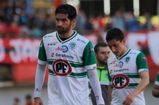 Aos 41 anos, o centroavante é destaque do time chileno do Audax. Loco Abreu não é titular, mas deve entrar no decorrer desta partida