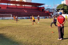 Raposa se reapresentou ontem e treinador Moroni pediu à diretoria do clube novos jogadores para compor elenco nos próximos dois jogos