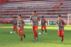Jogadores do Campinense em treino físico durante a semana no Estádio Renatão
