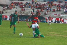 O ataque do Campinense deixou a desejar contra o Murici, quando insistiu em jogar pelo meio, facilitando a forte retranca do time alagoano