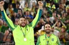 Alison e Bruno Schmidt venceram os italianos e levaram o ouro no vôlei de praia