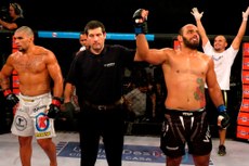 Estão programadas 50 lutas, sendo 30 na categoria amador e 20 na categoria profissional, começando às 11 horas