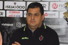 Leston Junior já veio em definitivo para João Pessoa, e aqui vai participar da montagem do time para 2018