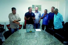 José Renato (centro) afirma que pretende se adaptar a Lei do Profut para a implantação das audiências públicas em 2017