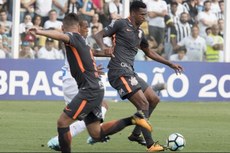 O Corinthians criou poucas chances de gol e acabou envolvido no melhor futebol apresentado pelo time santista que venceu por 2 a 0