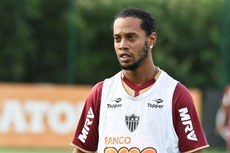 O empresário e irmão do craque, Roberto de Assis, sinalizou ao clube um modelo de contrato semelhante ao que Ronaldinho teve durante sua passagem pelo Atlético-MG
