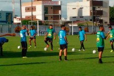 Jogadores do bicampeão paraibano treinando na Maravilha do Contorno visando a estreia no Campeonato Brasileiro da Série C