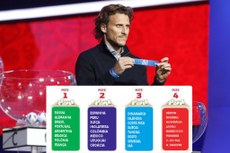 O ex-jogador Fórlan, do Uruguai, participou na quarta-feira da simulação do sorteio