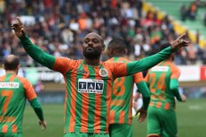 Wagner Love, hoje em grande fase na Turquia, se interessa em voltar ao Brasil para defender o clube de coração e morar no Rio