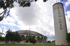 Desde março estão sendo ministradas aulas de futsal, handebol e judô, e em agosto começaram as turmas de voleibol