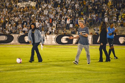 Ricardo e Lígia deram o pontapé inicial na partida entre Campinense e Treze