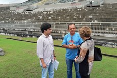 Secretário de Estado da Sejel, Bruno Roberto (E), visitou todos os setores do estádio