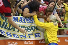 A goleira de handebol feminino do Brasil, Mayssa Pessoa, viu o sonho da medalha olímpica desmoronar após o jogo contra a seleção da Holanda