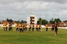 Com 6 pontos e na terceira colocação do Campeonato Paraibano, o Botafogo agora treina para a partida de amanhã, em João Pessoa