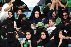 Depois do direito de dirigir, as mulheres da Arábia Saudita agora já podem ir a alguns estádios de futebol e torcer por seus clubes