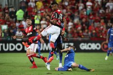 Depois de vencer o Cruzeiro, o Flamengo precisa de mais três pontos para seguir em busca de um lugar na Taça Libertadores de 2018