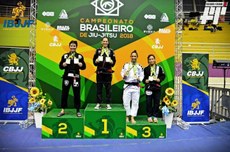 Zizi subiu ao topo do pódio do Campeonato Brasileiro de Jiu-Jitsu nas categorias peso e absoluto