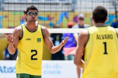 Os paraibanos Álvaro Filho, Víior Felipe e Andressa representam o vôlei de praia brasileiro no Circuito Mundial na China