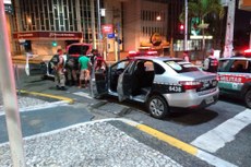 Ações foram registradas durante a noite pela Polícia Militar. Durante as blitz, carros e passageiros eram devidamente revistados 