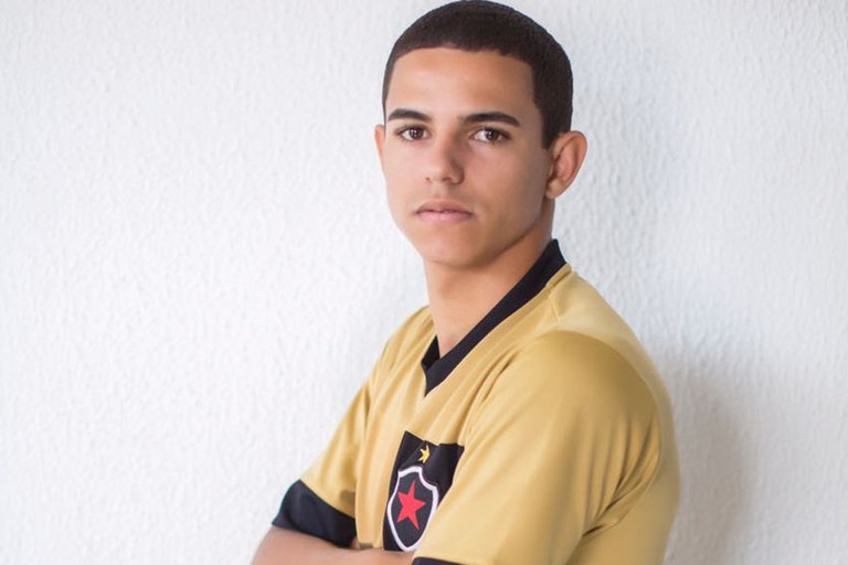 Djavan.jpg Djavan.jpg