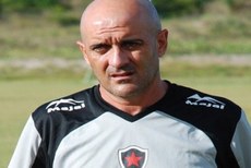 Treinador do Botafogo diz que quando chegar a hora montará o time