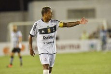 Marcelinho Paraíba, apesar da experiência, não vive um bom momento no clube e pode até ficar no banco