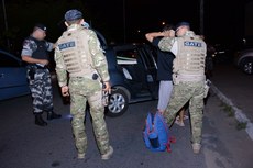 Ao todo, foram mais de cinco mil abordagens realizadas a pessoas, ônibus, motos, carros e em bares