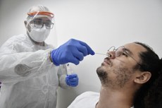 Aumento da procura por parte da população para realizar testes para Covid-19 provocou o desabastecimento