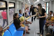 Passageiros receberam orientações para evitar a proliferação do mosquito Aedes aegypti 