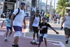 Ciclistas trafegam em alta velocidade e acabam provocando
acidentes 