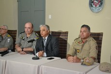 Os candidatos deverão ter o ensino médio completo, estar em pleno gozo dos direitos civis e políticos, e não possuírem antecedentes criminais