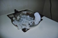 Atendimento nos corredores, lixo hospitalar, tomógrafo quebrado há quase dois anos e aparelhos sucateados fizeram parte das denúncias